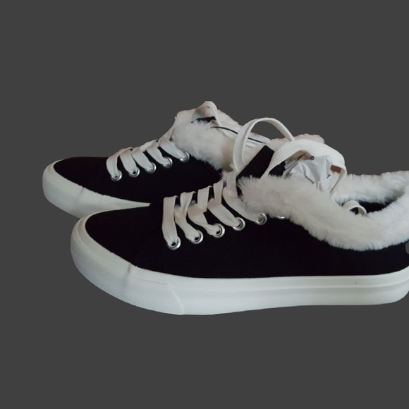 Zephyr Sneakers Black with Faux Fur Trim Lining Size 6.5 - Picture 7 of 10